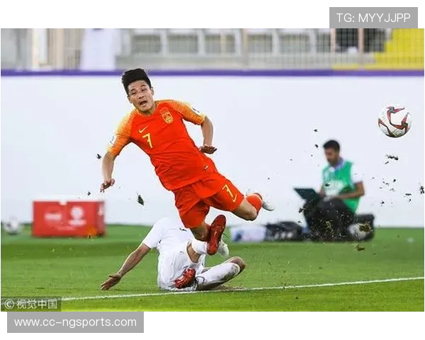 上海海港迎战武汉三镇激战正酣 双方全力争夺胜利荣耀