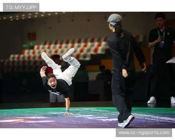 杭州极限运动队在世界街舞大赛中的速度表现引发热议与赞赏 杭州极限运动队在世界街舞大赛中的速度表现引发热议与赞赏