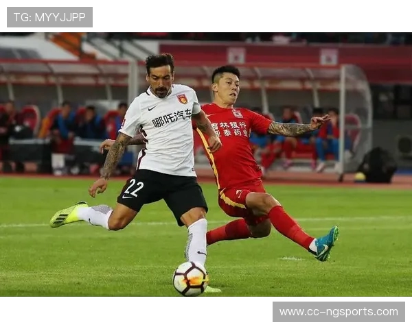 浙江队与长春亚泰激战正酣 双方鏖战赛场争夺三分荣耀