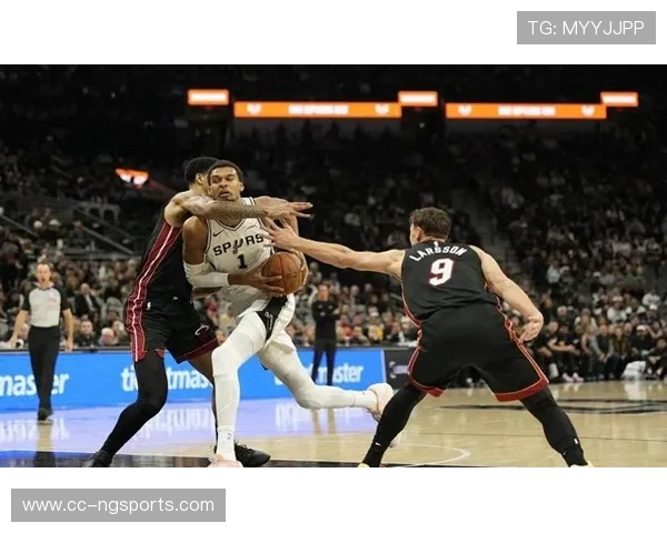 2019年NBA马刺与雄鹿精彩对决回放全程回顾与分析 2019年NBA马刺与雄鹿精彩对决回放全程回顾与分析